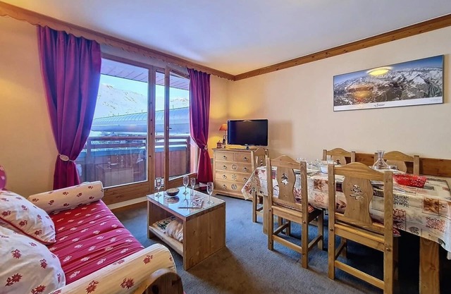 Ski-in/ski-out & foot of the slopes, 1st floor, balcony, tv, ski locker, 44m², Les Menuires