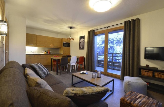 Ski-in/ski-out & foot of the slopes, fitness, swimming pool, terrace, balcony, tv, ski locker