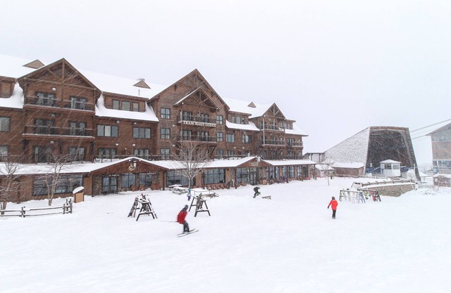Ski-in/ski-out Jay Peak Resort condo near water park, ice skating, & hiking