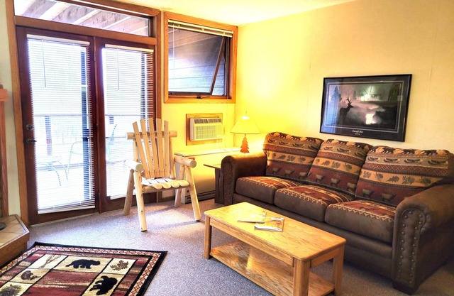 SKI-OUT & IN! Hike, bike, fish, golf, beautiful Lake Superior N Shore/Sleeps 2+