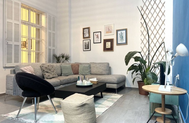 Skylight 1BR Apartment