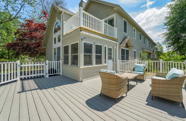 Skylight Suites by Saratoga Stays