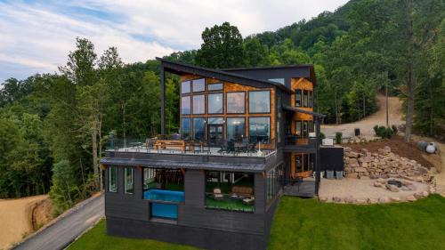 Skyline Sanctuary by AvantStay Indoor Pool Game Room Firepit Mountain Views Luxe Design