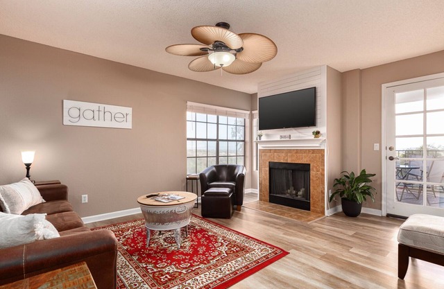 Skyline View, City & Mountain Views, Golf nearby, bicycling, swimming pool