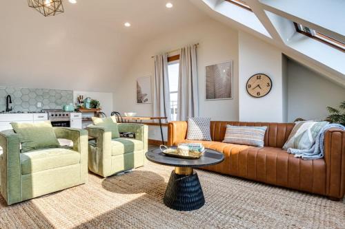 Skyline View Condo Best downtown spot Park FREE