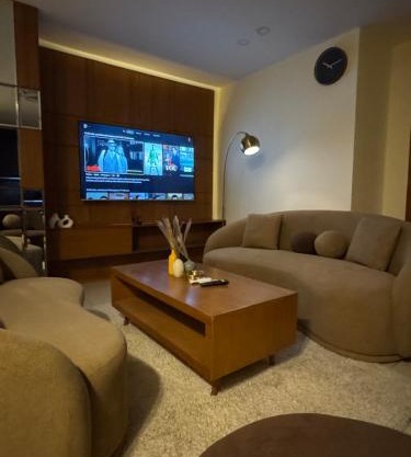 Skyluxe Designer Suites with rooftop Pool, Gym, Sauna & Self Check In