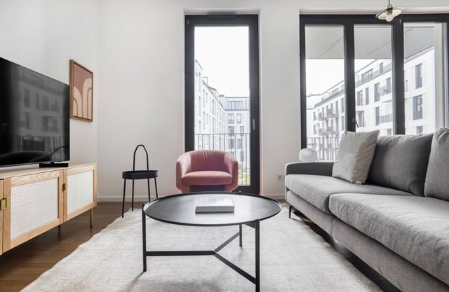 Sleek Mitte 2BR near Potsdamer Platz & Nollendorfplatz, by Blueground