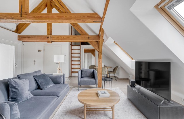 Sleek Wiedikon 2.5 Room w/Storage, 2 mins to local market, by Blueground