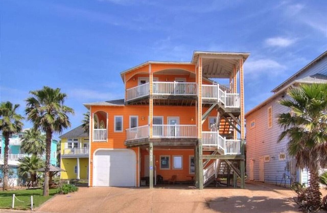 Sleep 18/Pool/Hot Tub/Steps to Beach/Bar/Grill