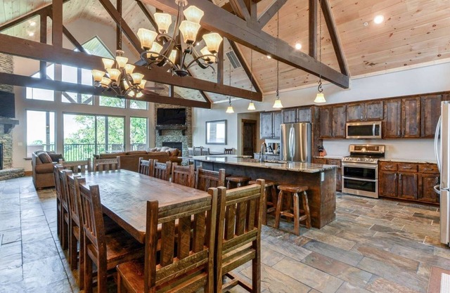 Sleep 36 - 16 King Beds - Indoor Pool - 3 min to SDC! -Vanessa's Vacation Homes