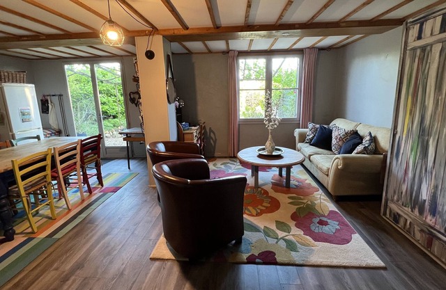 Sleep 6 in Dordogne rural France Families with pool. Enjoy caves forrests, lakes