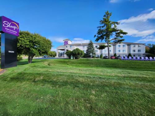 Sleep Inn & Suites Bay View Acme - Traverse City