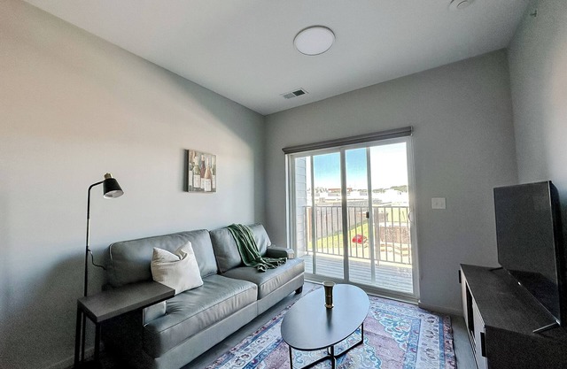 Sleepover: Neat 1BD/1BA + Gym - Downtown Omaha