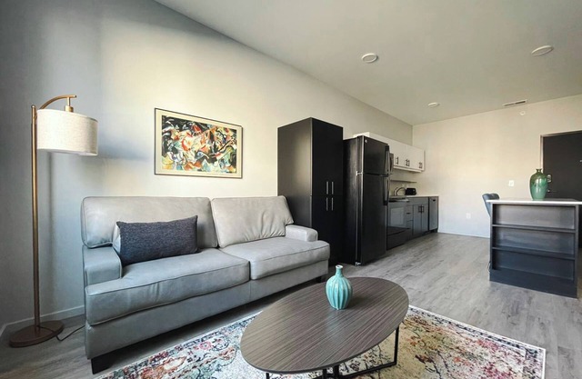 Sleepover: Peaceful 1BD/1BA + Gym - Downtown Omaha