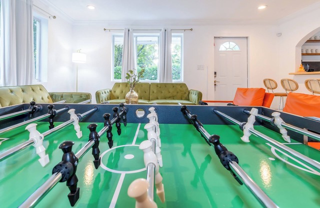 Sleeps 10 | Private Pool | Jacuzzi | BBQ | Games | Games