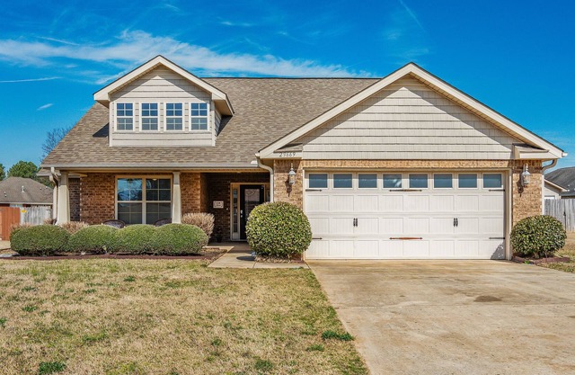 Sleeps 12 recently built 4 bedroom Nesteled Inn at Rock Creek