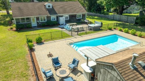 Sleeps 14 Home w Pool Great for Families