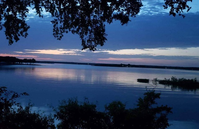 SLEEPS 14- Serene Lakefront Retreat, Best Views on the Lake