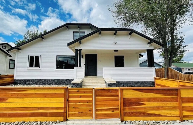 Sleeps 16 Pet Friendly Renovated Midtown W 9Beds