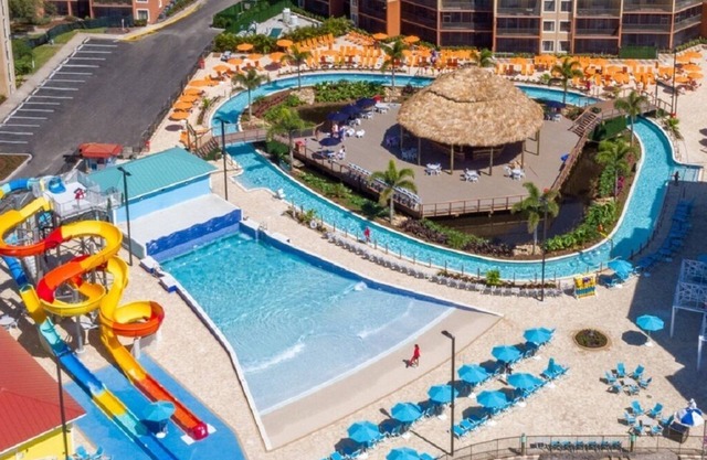 SLEEPS 16, WESTGATE LAKES, 4 BDRM, 4 BATH, 2 FULL KITCHENS, 3 LIVING ROOMS, HUGE