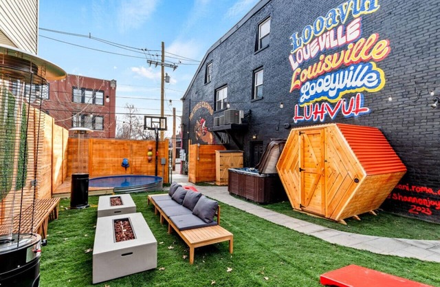 Sleeps 18, HOT TUB, Cowboy POOL, firepits, Yard Games