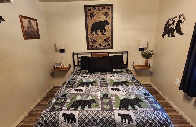 Sleeps 2- Private bath