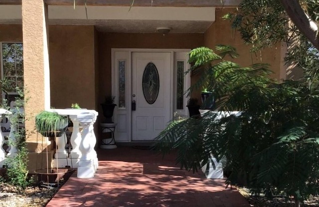 Sleeps 20+, 7 Bedrooms, family friendly and perfect for traveling work teams.