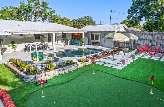 Sleeps 20~Basketball Court~Pool~Movie Room