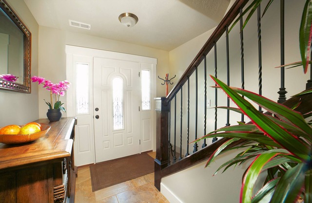 SLEEPS 20 IN LUXURY! Private Hot Tubs+Best Location+BBQ+Patio+5 Mins to Dwntwn!