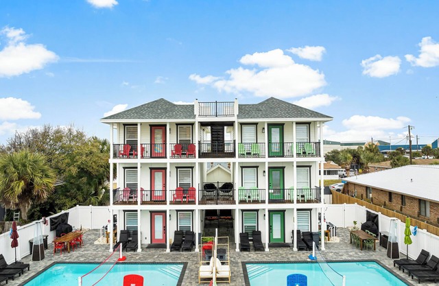 Sleeps 22! 2 Pools/Golf/Grill/Bar/Games/Nr Beach