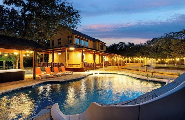 Sleeps 22-Pool-Sport Sim-Pickleball-Mini Golf