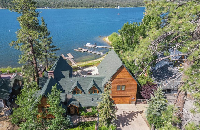 Sleeps 23 | 2 Lakefront Homes, Private Dock+Beach, Hot Tub, Fire Pit, Deck Views