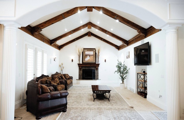 Sleeps 23, 8 bedrooms, 6 bath, near SLC & Provo