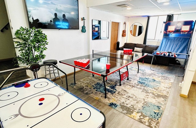 Sleeps 30! Denver Rally House w/Game Rooms, Hot Tub, Private Chef & 420 Shuttle