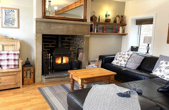 Sleeps 4, Roadside Parking, Garden, Wood Burner, Wifi, 17% weekly discount