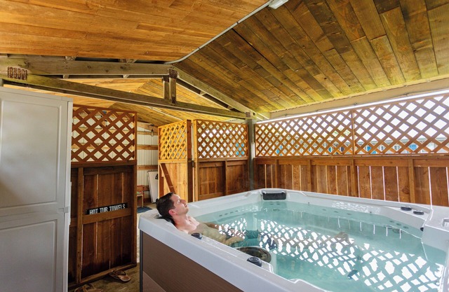 Sleeps 52+ | Breakwater Resort | Hotels & Cottages