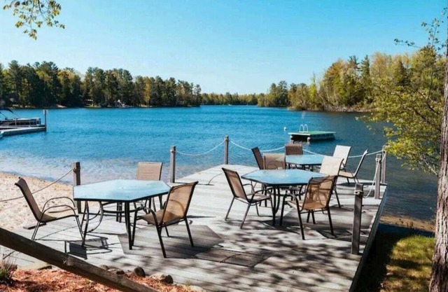 Sleeps 72 on Spider Lake minutes from downtown Traverse City