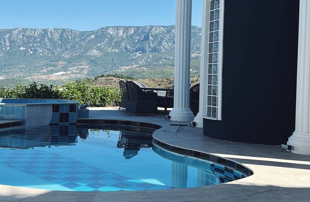 Sleeps 8, Luxurious and Modern Villa - AWZ 281