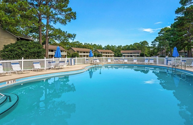 Sleeps 8 w/Resort Pools, Tennis, Golf & Beach Access + Attraction Tickets!