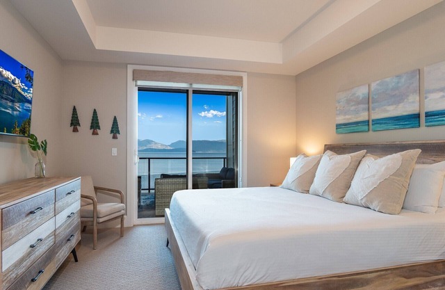 Sleeps 8 with Fireplace - Seasons at Sandpoint