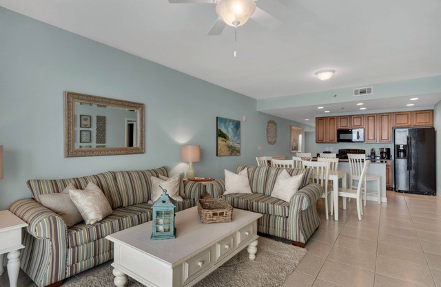 SLEEPS 9 - SPOTLESS OWNER MANAGED CONDO; BEACH FRONT, CLOSE TO PIER PARK!