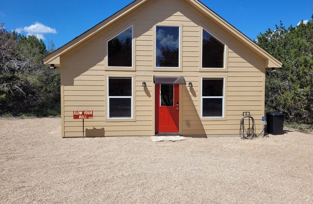 Slow Your Roll - Luxury cabin close to Granbury, Glen Rose, and Stephenville