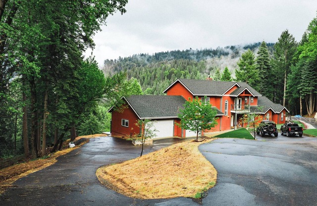 Sly Park, Rubicon Trail, Hot Tub, Pool Table, Putting Green, BBQ, Deck, Sleeps10