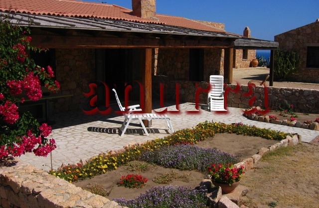 Small villa by relax, surrounded by the sea, 70 meters from the beach