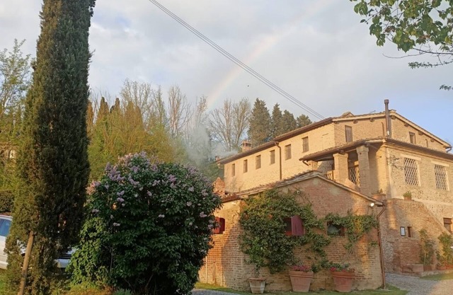 Small Apartment With Independent Access In Beautiful Tuscan Farmhouse