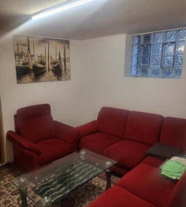 Small apartment suitable for craftsmen