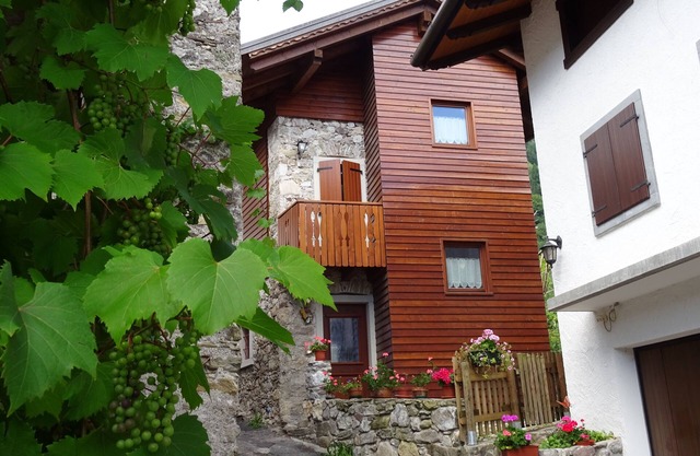 Small former stable/barn with wifi