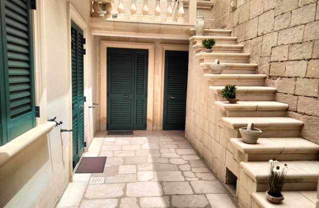 Small house from '600 in an ancient courtyard