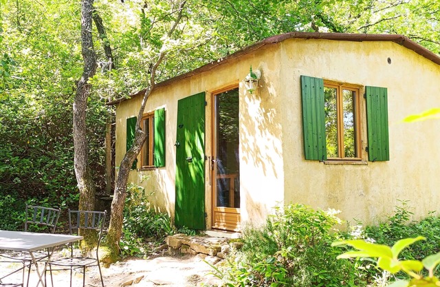 Small house on shady plot, swimming pool not overlooked, close to the village.