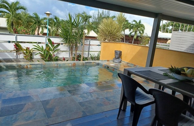 Small villa with private spa pool and terrace, beach 200 meters